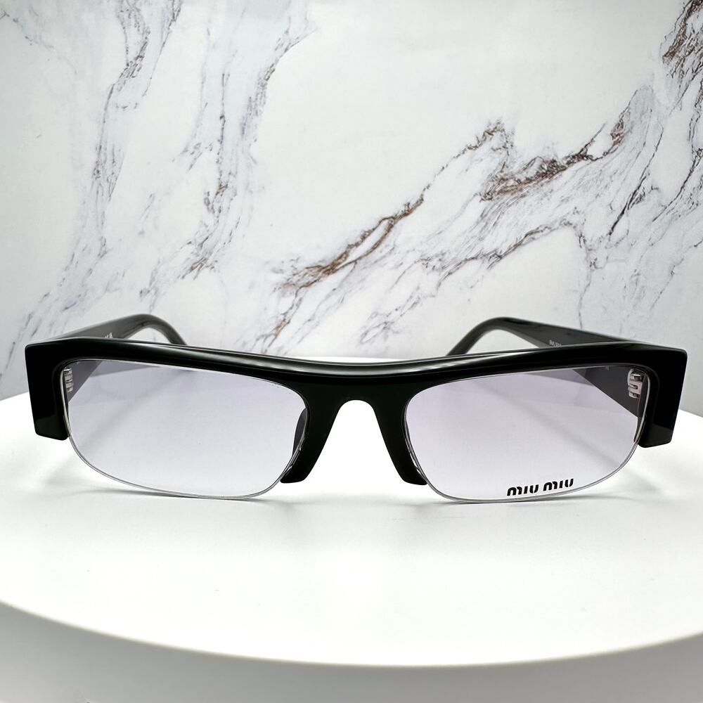 New MIU MIU Vedette Sunglasses Seen on Kylie Jenner - Picture 15 of 16